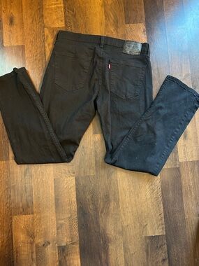 Levi's Men's Black Slim Straight Jeans